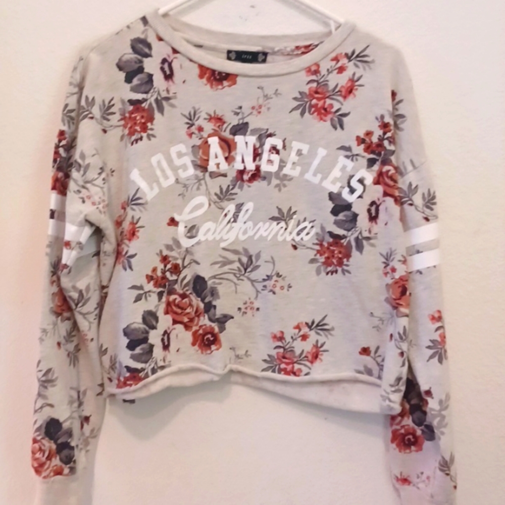 Iris Brand xl top long sleeve roses crop top